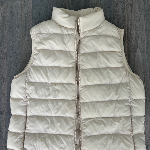 KIDS UNIQLO puffer vest - Picture 2 of 4